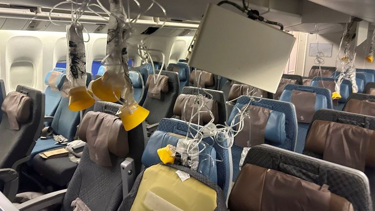 Singapore Airline SQ 321 The Turbulent Flight : All Hell Broke Loose